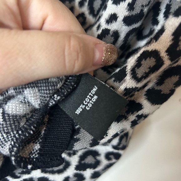 Parkhurst, Large, black and white cheetah print 100% cotton, made in Canada - Picture 6 of 8